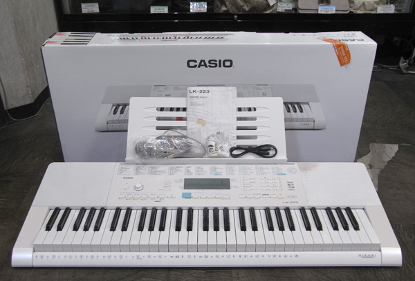 カシオ 光ナビゲーション キーボード LK-223 2016年製 61ピアノ形状 カシオ 光ナビゲーション キーボード LK-223 2016年製 61ピアノ形状