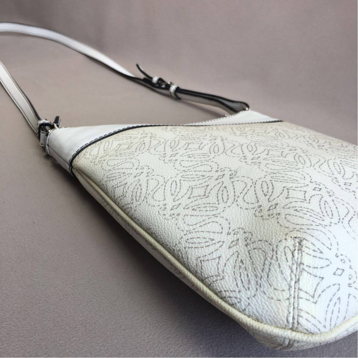 ショルダーバッグ ロエベ LOEWE PVC アナグラム グレー レザー 