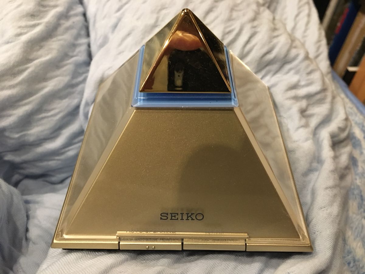 ピラミッドトーク SEIKO CLOCK (セイコークロック) 目覚し時計 電波