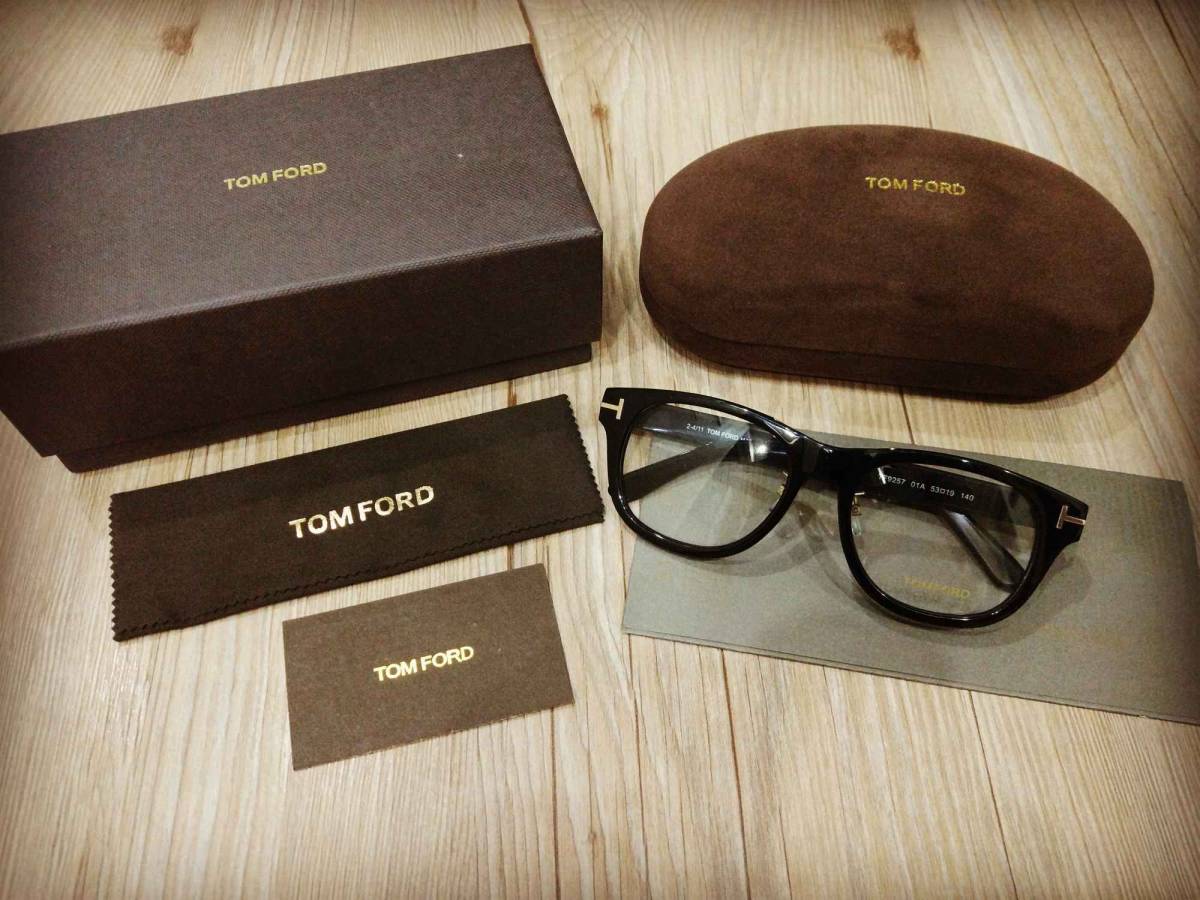 TF9257 トムフォード サングラス TOM TOMFORD サングラス正規取扱い 