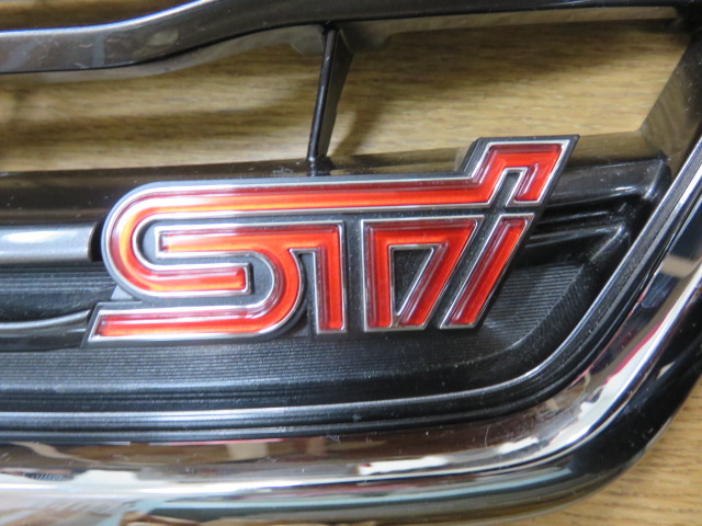 スバル・レヴォーグSTi Sports VM系用フロントグリル 91121 VA110 中古