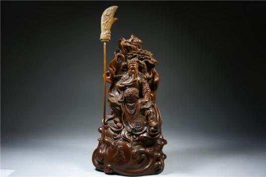 細工金絲楠木製 關雲長・松紋造像高彫 青龍偃月刀付 開運財運置物 美品 高15.5cm 72850
