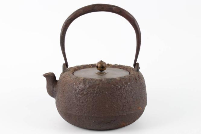 2057　金寿堂造岩肌道安形鉄瓶　煎茶道具
