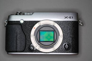 FUJIFILM 富士フィルム X-E1 ボディ シルバー 中古 オマケ付き