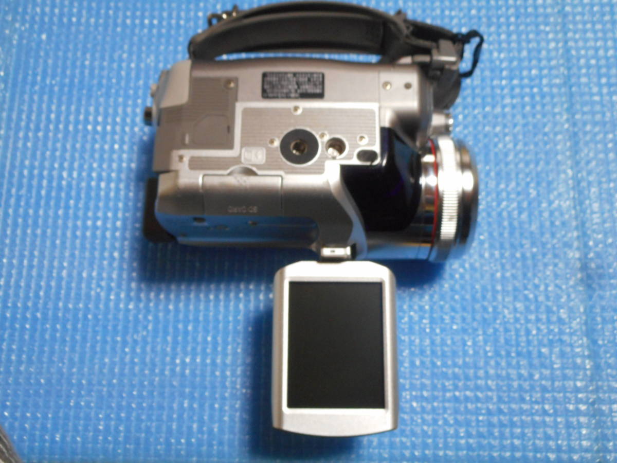  Panasonic パナソニック NV-GS250-S デジタルビデオカメラ 3CCD シルバー(8ミリビデオカメラ)｜売買されたオークション情報、yahooの商品情報をアーカイブ公開 - オークファン 8ミリビデオカメラ