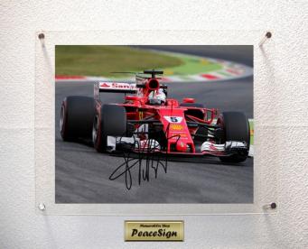 セバスチャン・ベッテル Ferrari F1直筆サイン入り セバスチャン