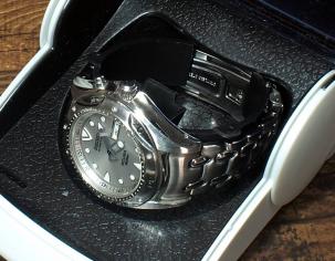 キネティック スキューバ 今年の夏時計 綺麗な白色がかっこいいメンズセイコー キズ少ない稼働品自動巻き発電システム2次電池交換済 その他 売買されたオークション情報 Yahooの商品情報をアーカイブ公開 オークファン Aucfan Com