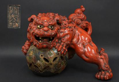 置物 九谷焼 狛犬 玉獅子 玉乗り獅子 色絵金彩 赤獅子 縁起物 玉乗り 
