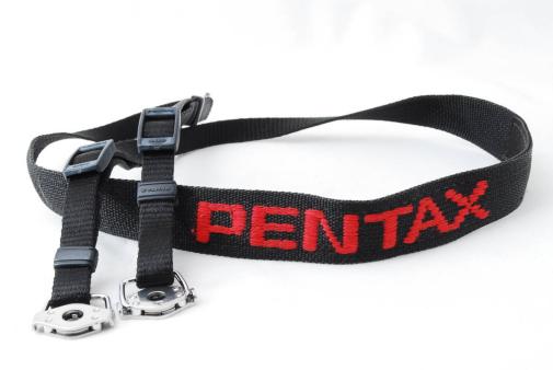☆Pentax ペンタックス ストラップ 645 67用 黒色×赤色 刺繍 金具付き