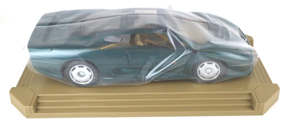 ☆中古品☆ダイキャストミニカー 1/12ジャガー XJ220 1992 33201 