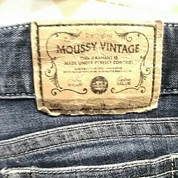 大きいサイズ Moussy マウジー ヴィンテージ加工 スキニー デニム 27 白ステッチ 大きめ ジーンズ 売買されたオークション情報 Yahooの商品情報をアーカイブ公開 オークファン Aucfan Com