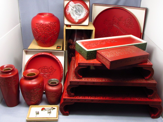 村上堆朱 丸盆 山水文様 漆芸 漆器 飾り盆 村上木彫堆朱の鈴木漆器店 | 新潟県村上市 丸盆8寸(椿) 工芸品・漆器