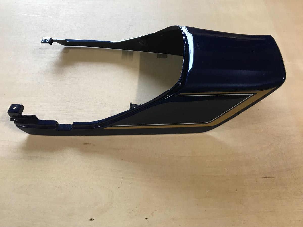 zrx400 純正テールカウル　mk2カラー zrx400 純正テールカウル mk2カラー zrx400純正テールカウル ZRX400