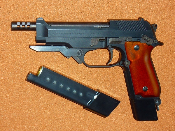 絶版品】【美品】マルゼン MARUZEN M93R フルオートガスガン R4841