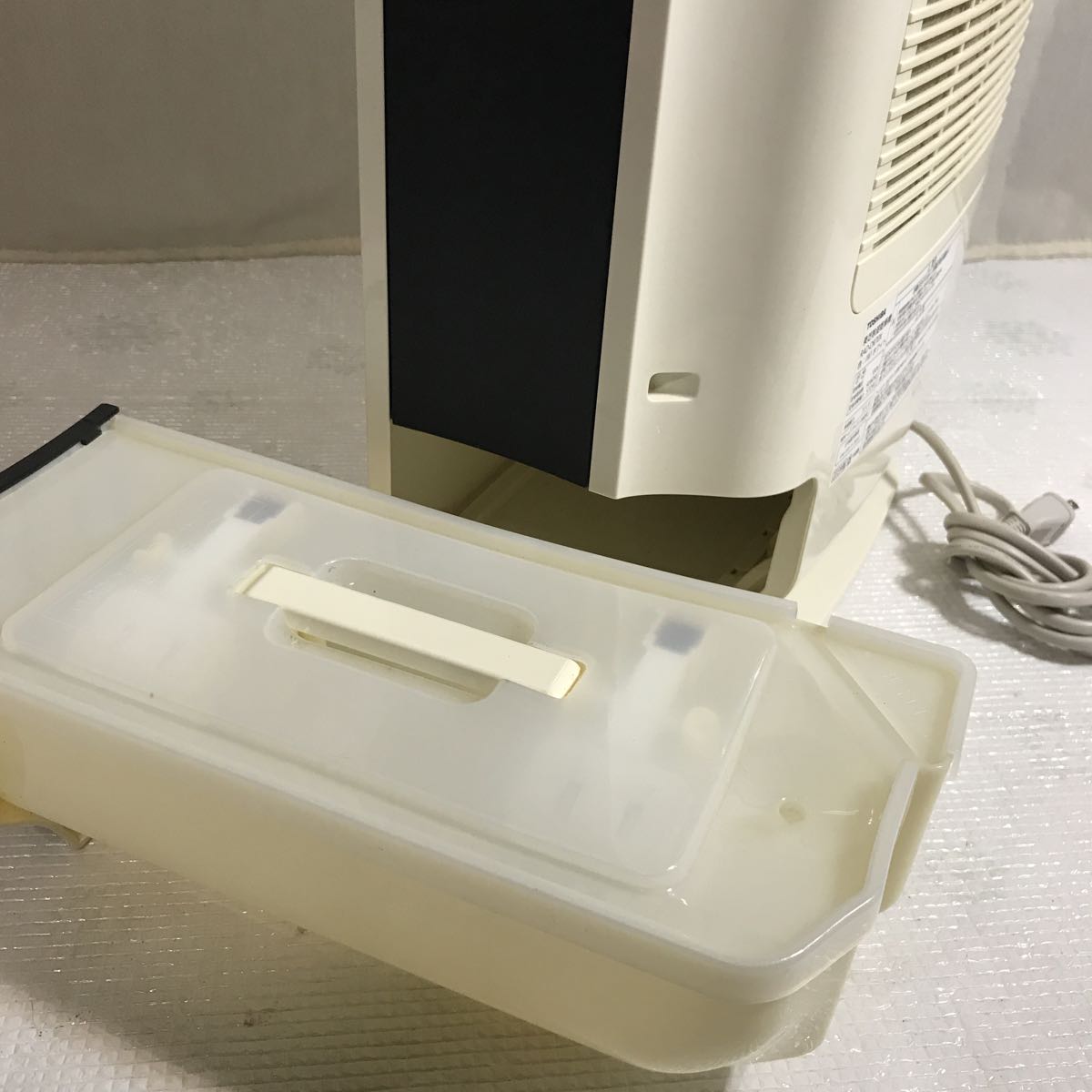 希少 TOSHIBA 除湿機 RAD-DP70X ホワイト 季節、空調家電 TOSHIBA 東芝