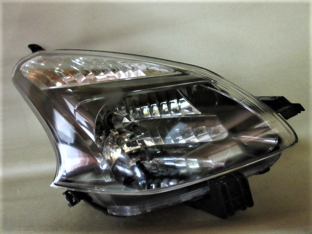 C9/ NCP100ラクティス純正HIDヘッドライト左右ICHIKOH 52-157 自動車