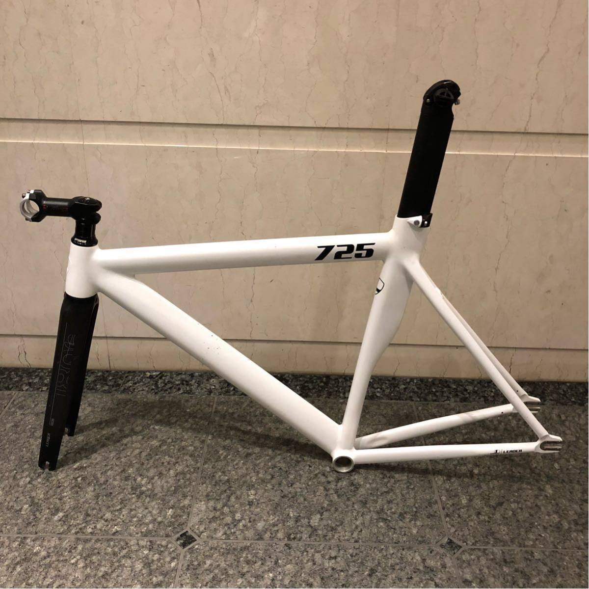 Leader 725 フレーム 1806フルカーボンフォーク 公式オンラインショップ