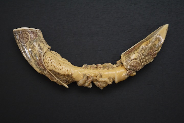 珍品 男根に群がる女性 在銘 春画 精密彫刻 象牙？ 獣牙？ 獣骨