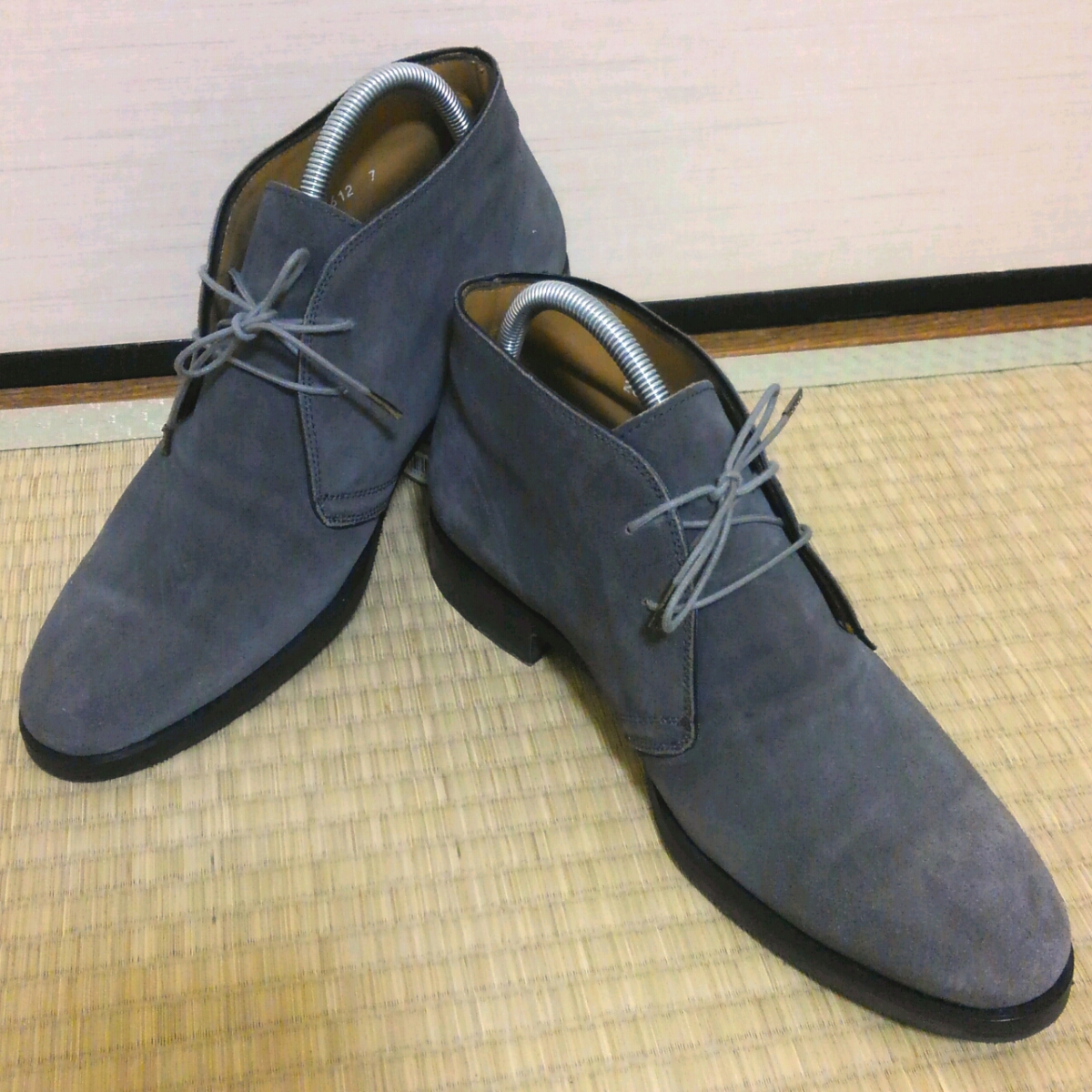 超激得，爆買い スペイン製 INTERESSA インテレッサ スエードレザー チャッカブーツ メンズ 革靴 サイズ7 25cm程 グレー オシャレ 定価3万円程(25.0cm)｜売買されたオークション情報、yahooの商品情報をアーカイブ 25.0cm