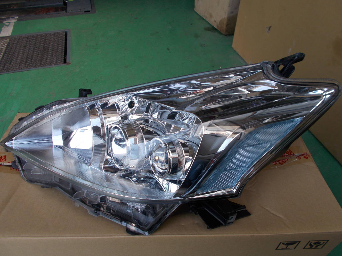 トヨタ プリウスα 左LEDヘッドライト（中古） プリウスα 前期 純正 左