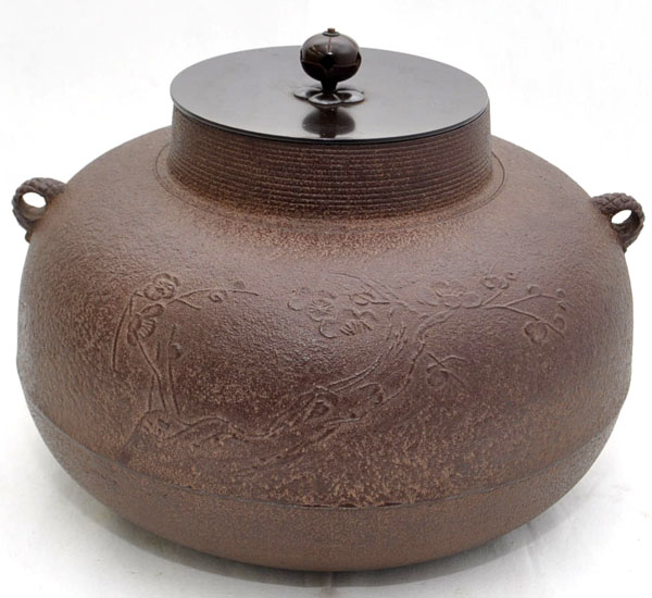 ACB-SF186 茶道具 釜師 佐藤浄清作 松竹梅 甑口 小釜 銅製蓋 元箱付属 茶道 金属工芸 インテリア コレクション 茶釜 鉄瓶 風炉 未使用品