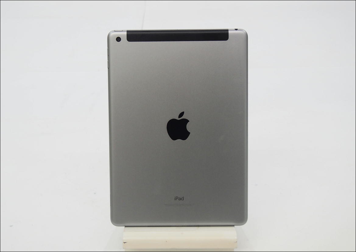 iPad （第5世代） Wi-Fi+Cellular 32GB au スペースグレイ MP1J2J/A 
