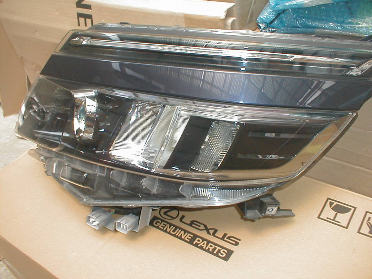 ヴォクシー (ZRR80) 左 LED ヘッドライト 28-229 即決 81170-28D01