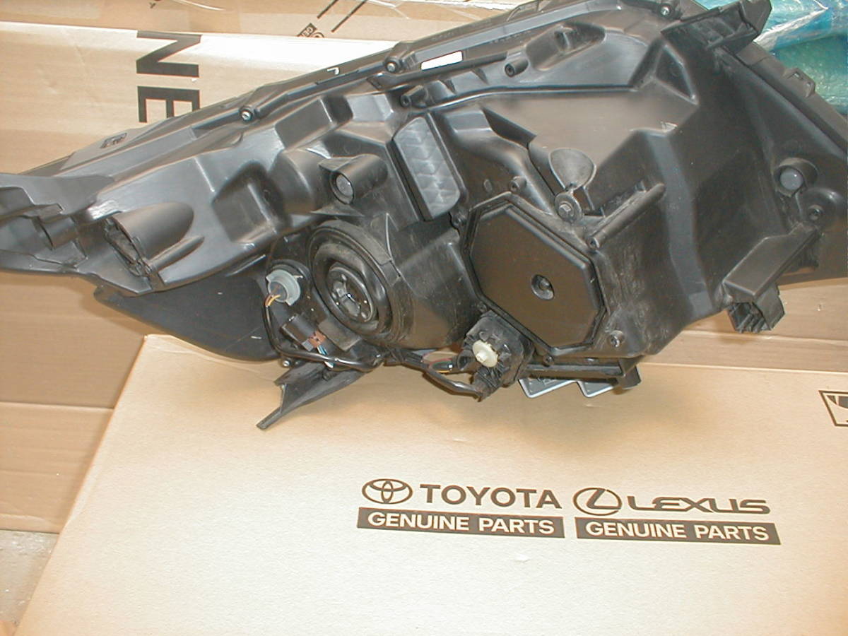 TOYOTA 純正 ヘッドランプ 81170-28D01 左のみ TOYOTA 純正 ヘッドランプ 81170-28D01 左のみ