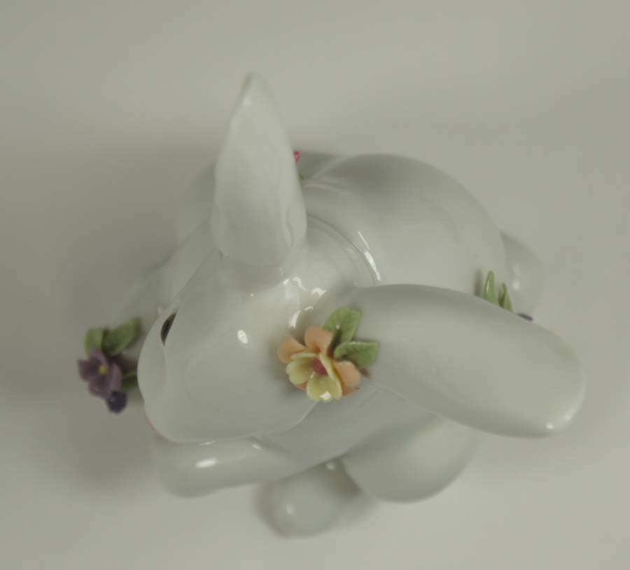 リヤドロ 花飾りの白うさぎ ウサギ の LLADRO (西洋陶磁) 置物