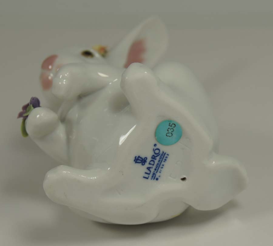 リヤドロ 花飾りの白うさぎ ウサギ の LLADRO (西洋陶磁) 置物