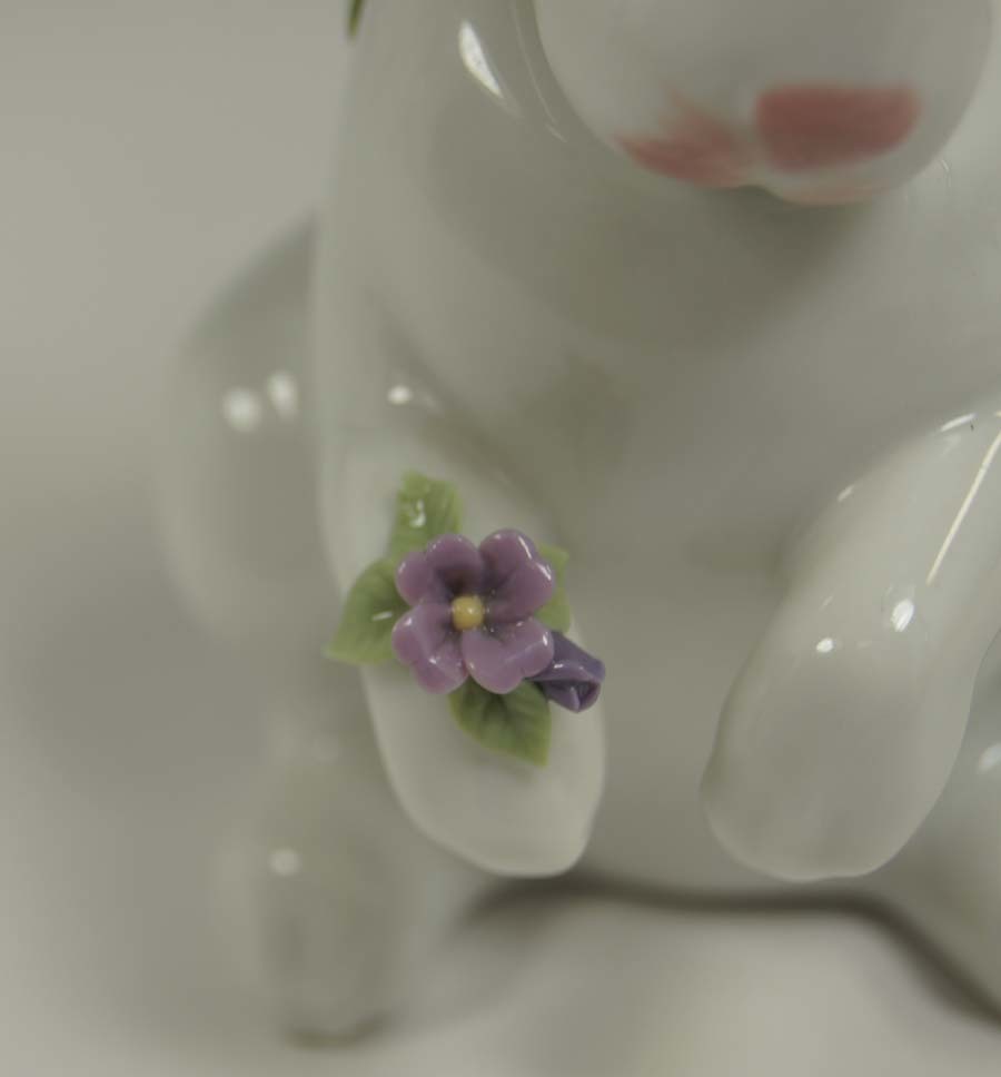 リヤドロ 花飾りの白うさぎ ウサギ の LLADRO (西洋陶磁) 置物