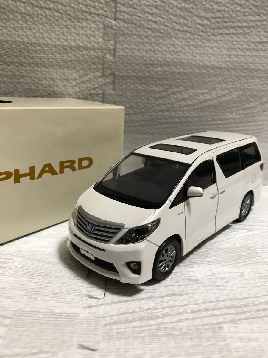 1/30 トヨタ アルファード ALPHARD 後期 カラーサンプル ミニカー