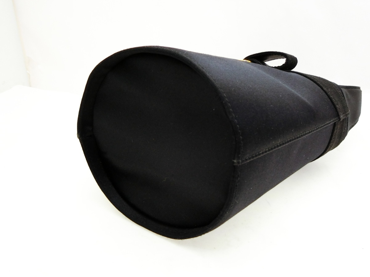 ◆N14394 Ferragamo フェラガモ ヴァラ サテン ハンド バッグ 良品