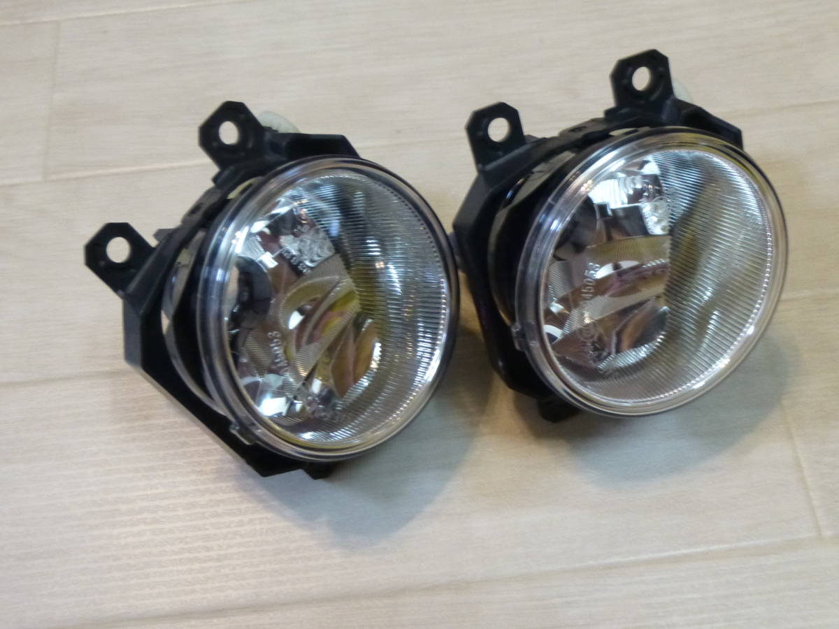 ダイハツ　タントカスタム　　LA600S /610S　前期　純正フォグランプ左右　美品