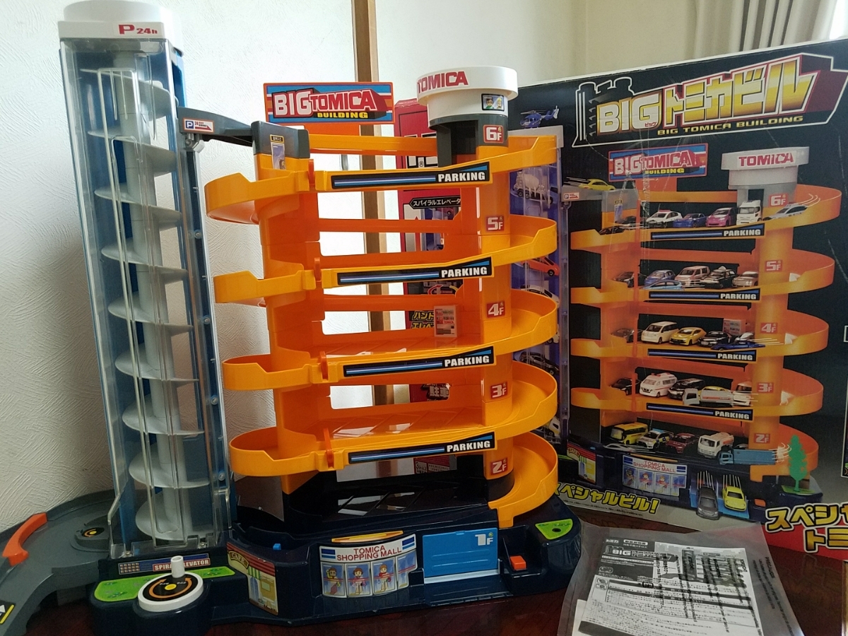 【美品】タカラトミー　トミカビッグビル　BIG パーキング 箱 取説付き 中古 トミカ トミカワールド BIGトミカビル 立体パーキングBOビルダーズタウン ポケットトミカ セット
