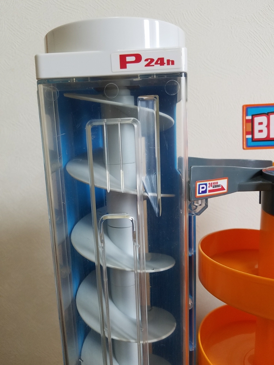 【美品】タカラトミー　トミカビッグビル　BIG パーキング 箱 取説付き 中古 トミカ トミカワールド BIGトミカビル 立体パーキングBOビルダーズタウン ポケットトミカ セット