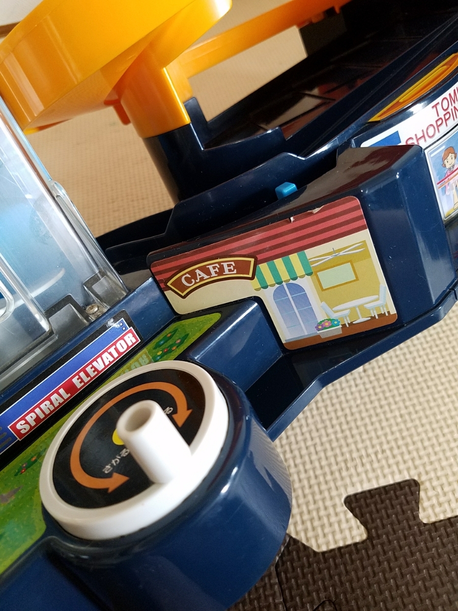 【美品】タカラトミー　トミカビッグビル　BIG パーキング 箱 取説付き 中古 トミカ トミカワールド BIGトミカビル 立体パーキングBOビルダーズタウン ポケットトミカ セット
