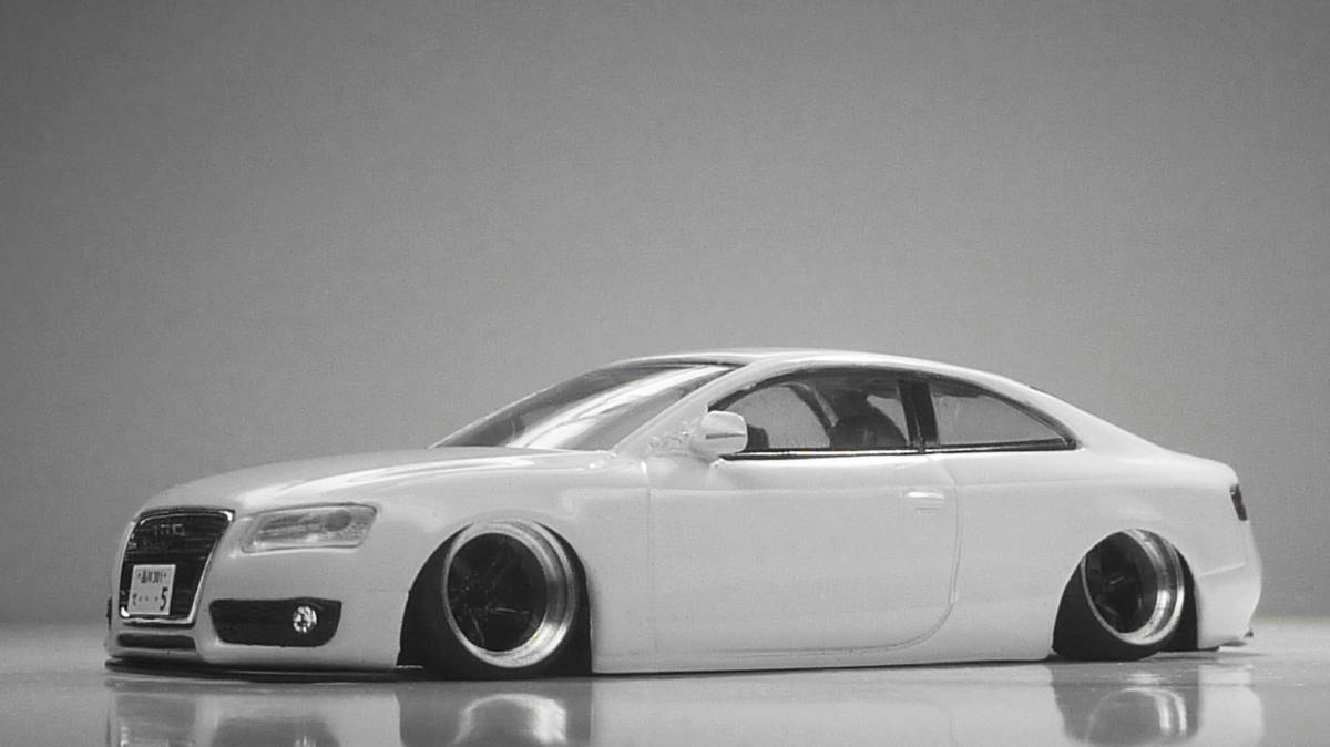 京商1/64改アウディAudi A5 白 ローダウン深リムSTANCEヘラフラの入札