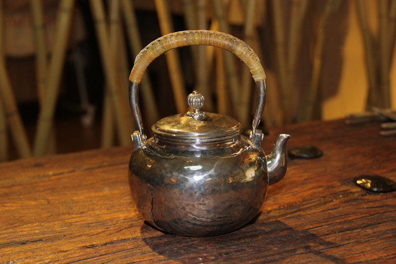 新作入荷，新作登場 純銀保証 尚美堂造 藤手 口打出 純銀瓶 煎茶道具 580g(銀製)｜売買されたオークション情報、yahooの商品情報をアーカイブ公開 - オークファン その他
