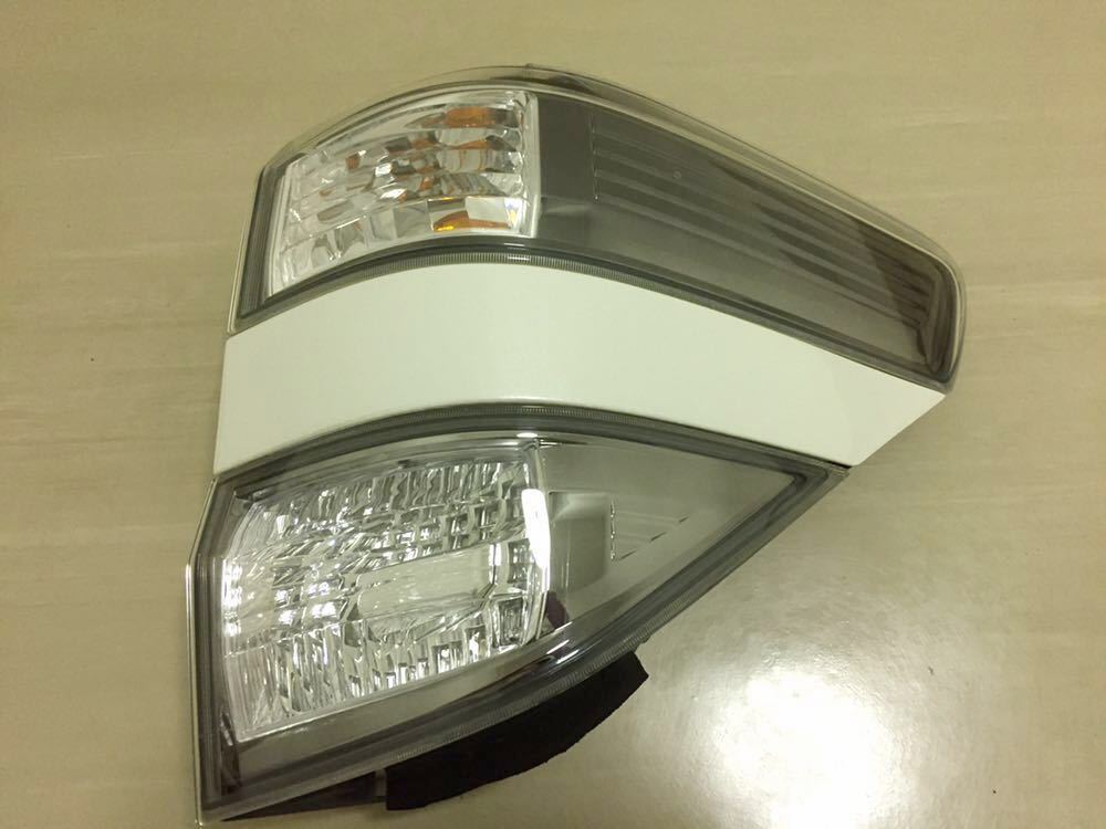 美品！ANH20 GGH20 ヴェルファイア 2.4Z 3.5Z 純正 テールレンズ 右 58