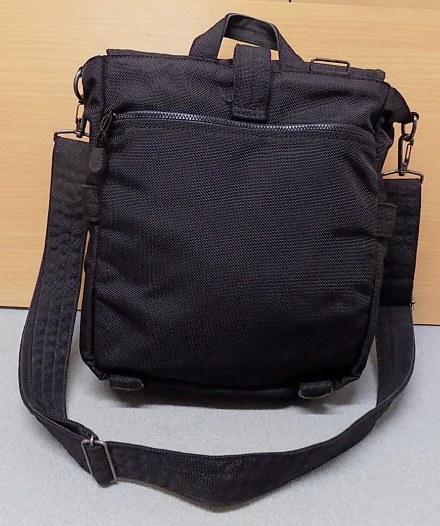 バンナイズ VanNuys 黒ショルダーバッグ