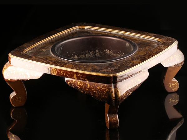 流】古美術品 三ッ葉葵紋唐草蒔絵大名火鉢 大名道具 IY711