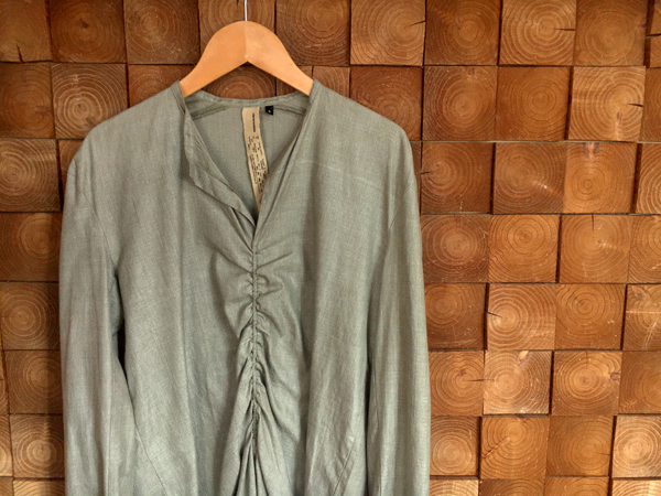 【人気，新作】 ripvanwinke リップヴァンウィンクル ギャザー プルオーバー シャツ S バンドカラー(リップヴァンウインクル)｜売買されたオークション情報、yahooの商品情報をアーカイブ公開 - オークファン リップヴァンウインクル