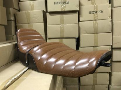 【専用】ゼファー1100シート（茶系）タックロール美品 ゼファー1100 タックロールシート 茶ツートン ZEPHYR（対応車種