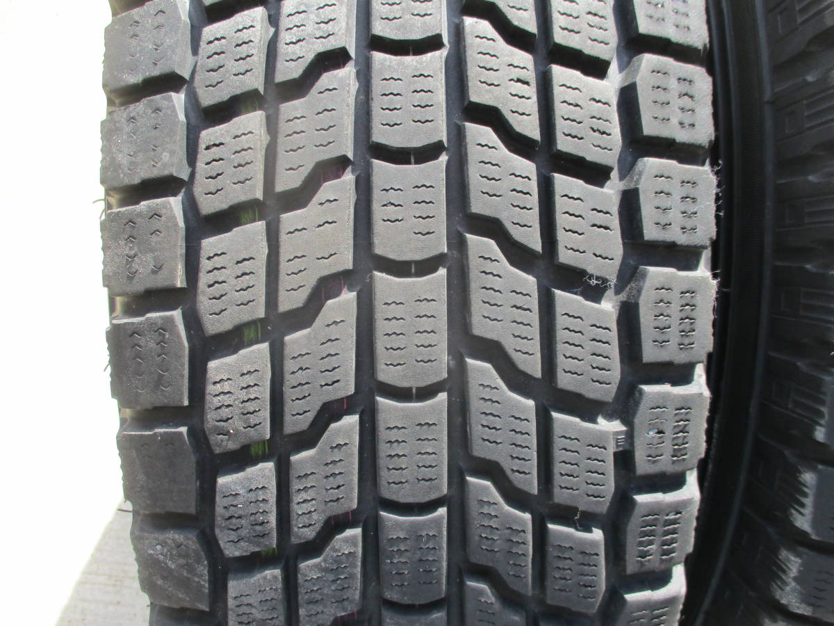 純正 MITSUBISHI 三菱 冬タイヤ デリカD5のリフトアップ車に235⁄70R16 