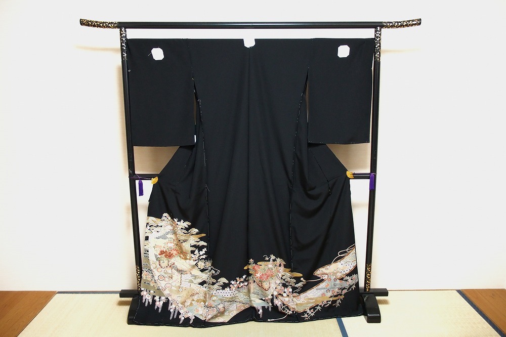 ドークブア□極上の色留袖 金彩刺繍 作家物 松に波 牡丹鼠 逸品 426 黒