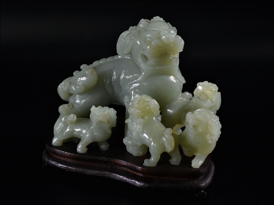 中国美術 唐物 翡翠玉石彫刻親子獅子群彫置物 唐木台 古美術品