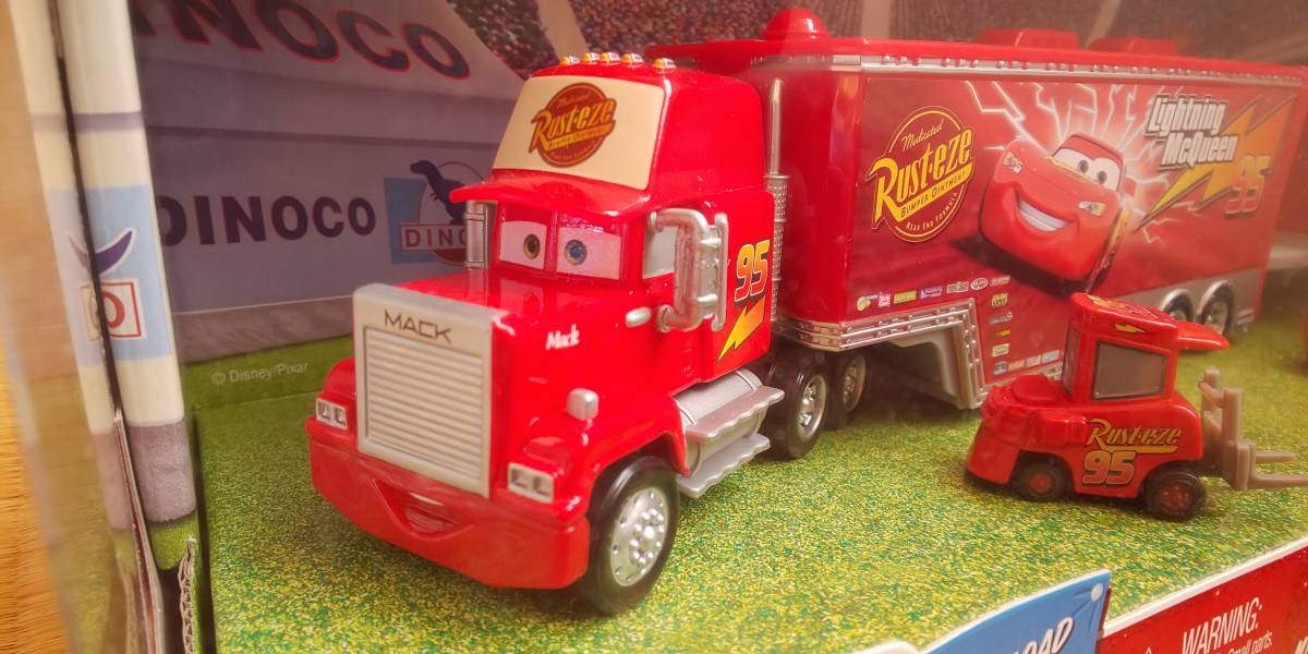 TEAM RUST-EZE ターゲット 限定 カーズ マテル トミカ disney Cars MATTEL ハウラー トレーラー トラック ...