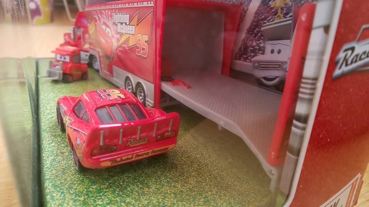TEAM RUST-EZE ターゲット 限定 カーズ マテル トミカ disney Cars MATTEL ハウラー トレーラー トラック ...