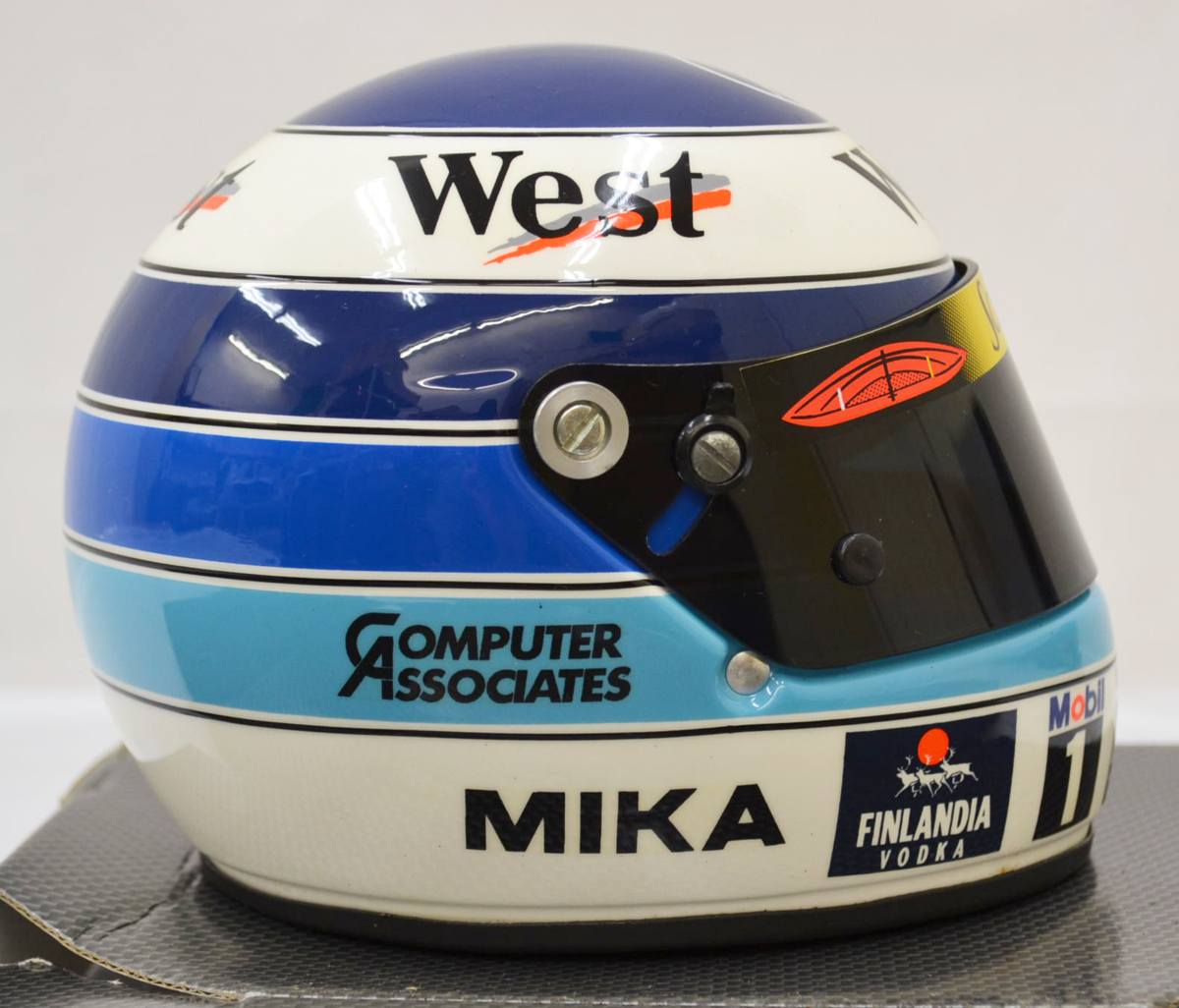 ☆中古品☆West McLaren Mercedes 1/2 ミカ・ハッキネン レプリカ